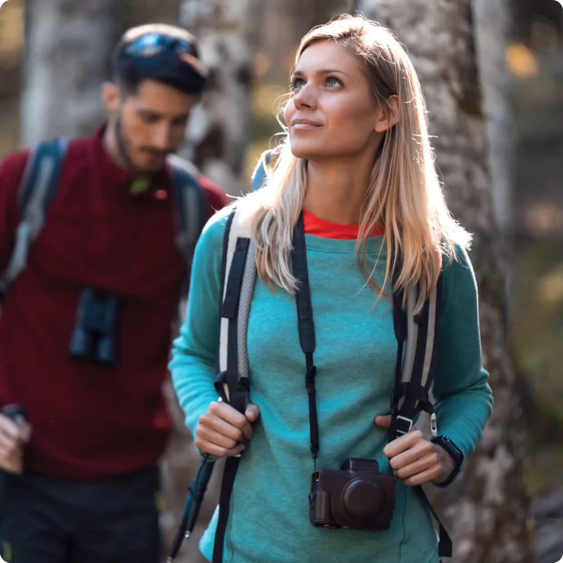 A woman with a camera and a man with a backpack